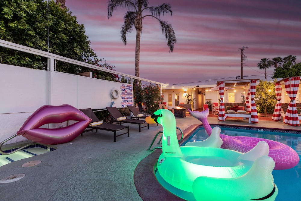 Float Palm Springs 40/50