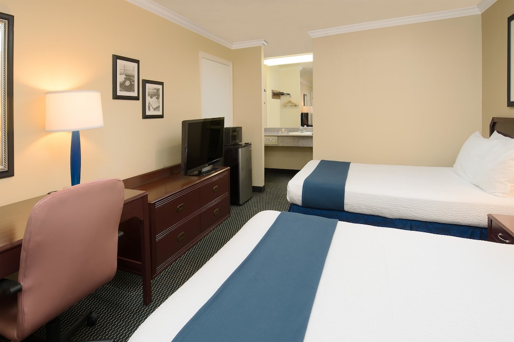 Days Inn by Wyndham Pinole Berkeley 19/27