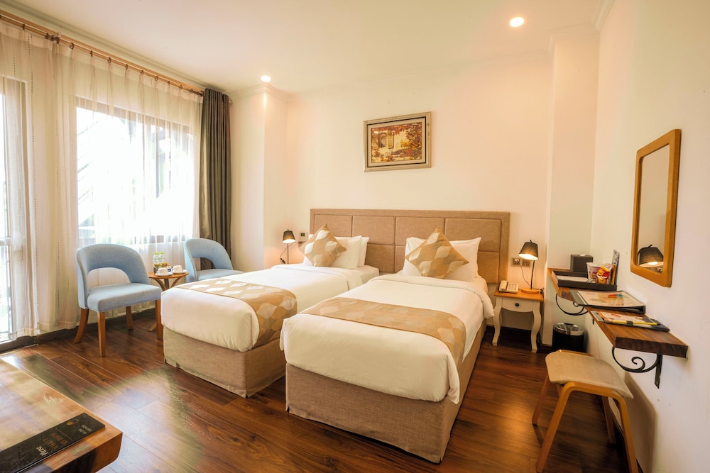 EXECUTIVE, TWIN BEDS