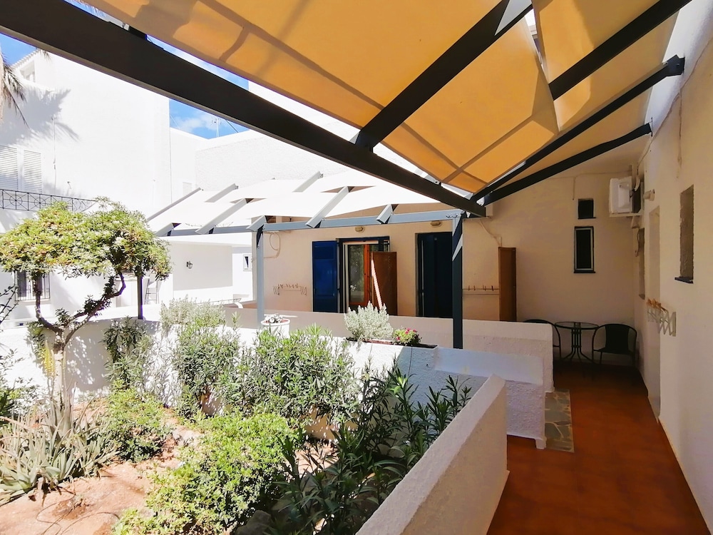 Lobby at Perdika Mare Guesthouse, AEGINA