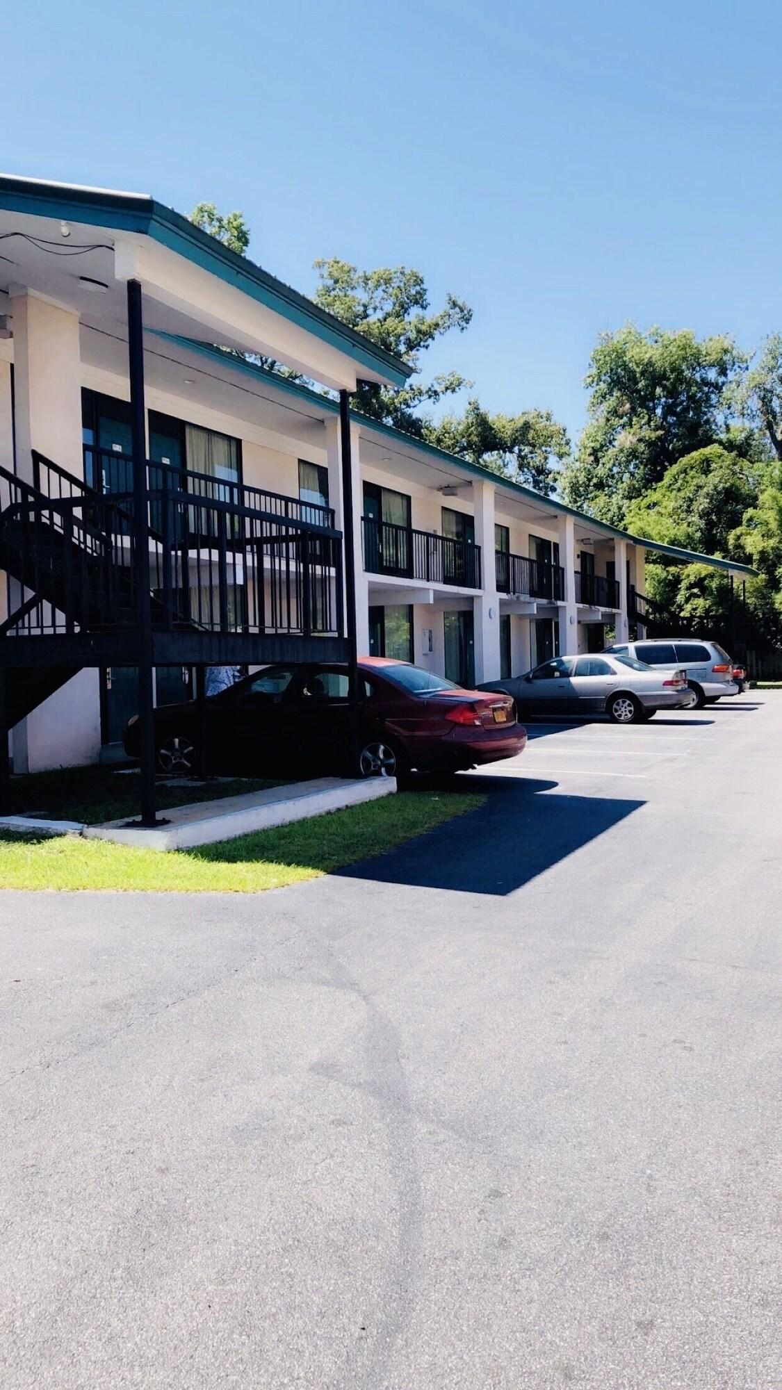 Relax Inn Savannah photo2