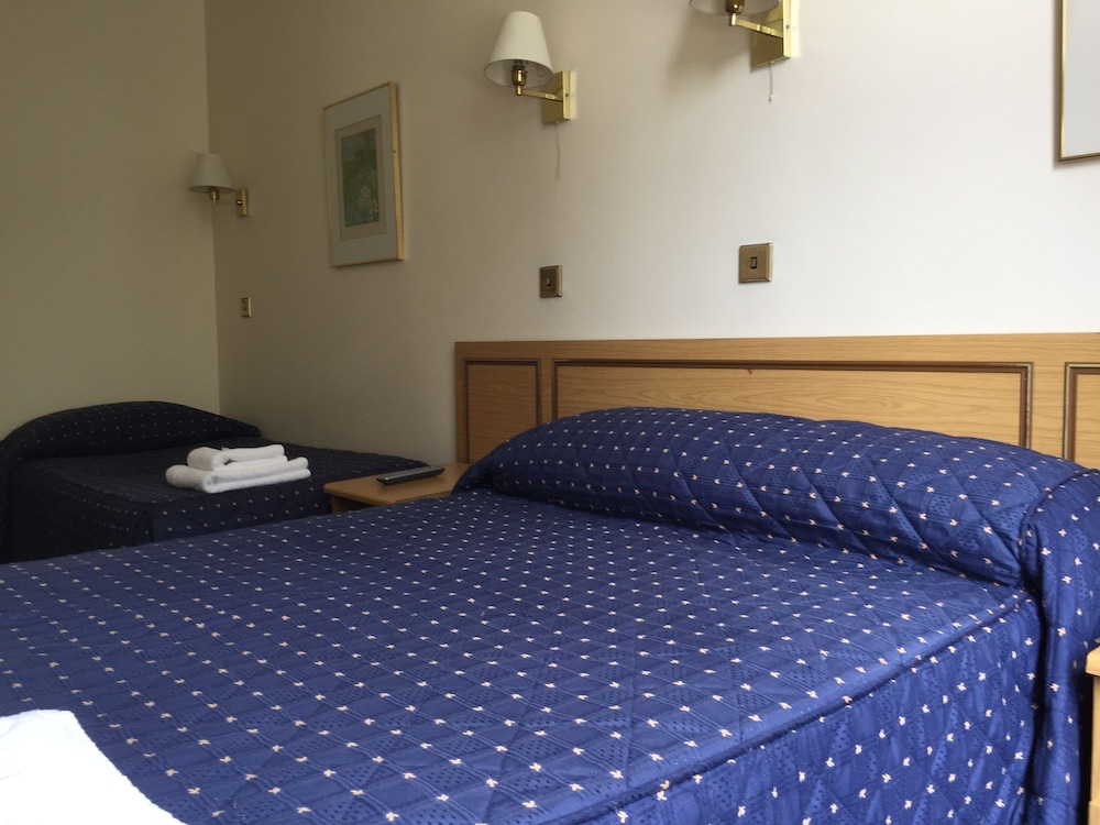 Brompton Hotel 18/60