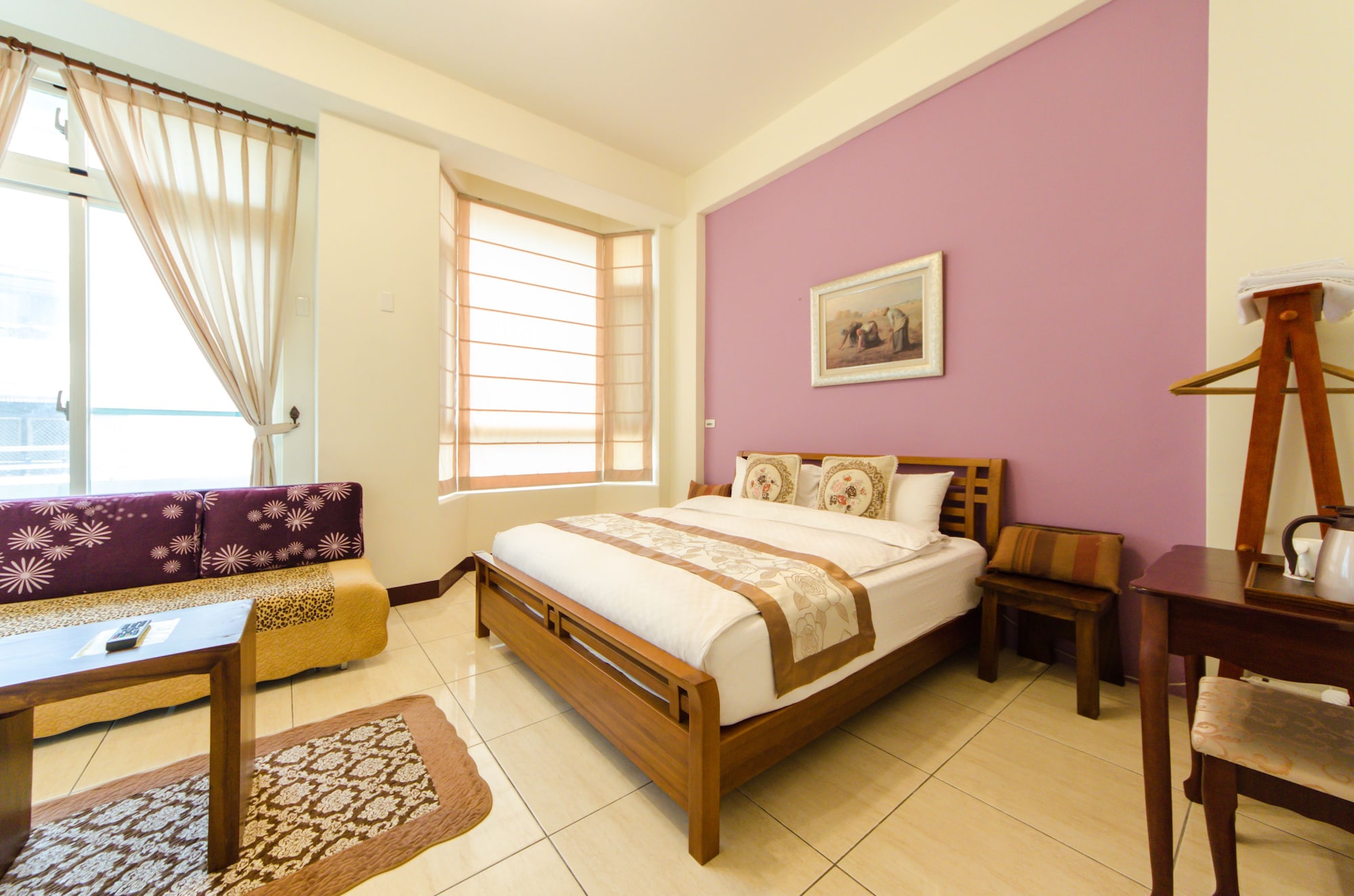 DELUXE, QUEEN BED