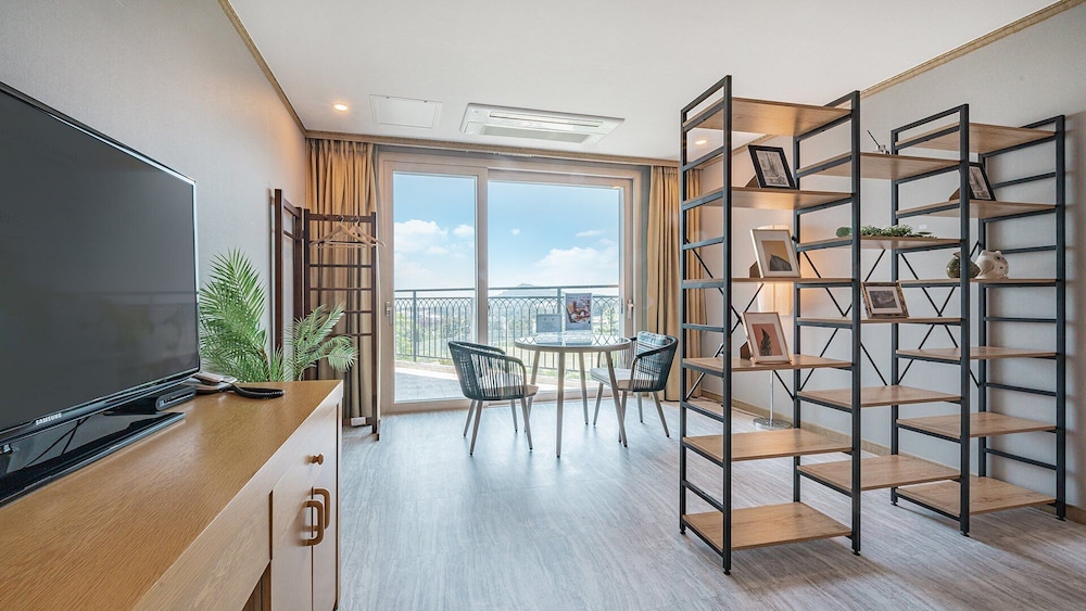 J.View Hotel 23/43