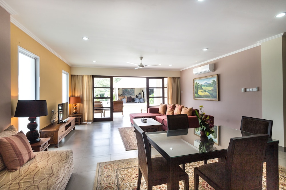 Peninsula Bay Resort 32/50