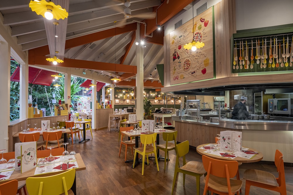 restaurant cafeteria