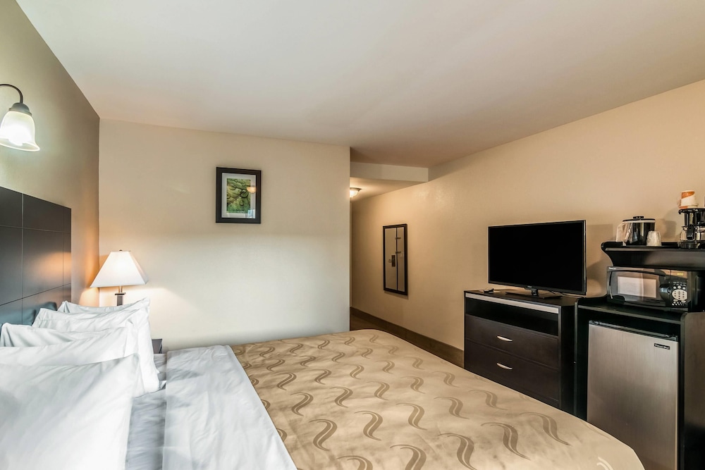ROOM, KING BED, ACCESSIBLE