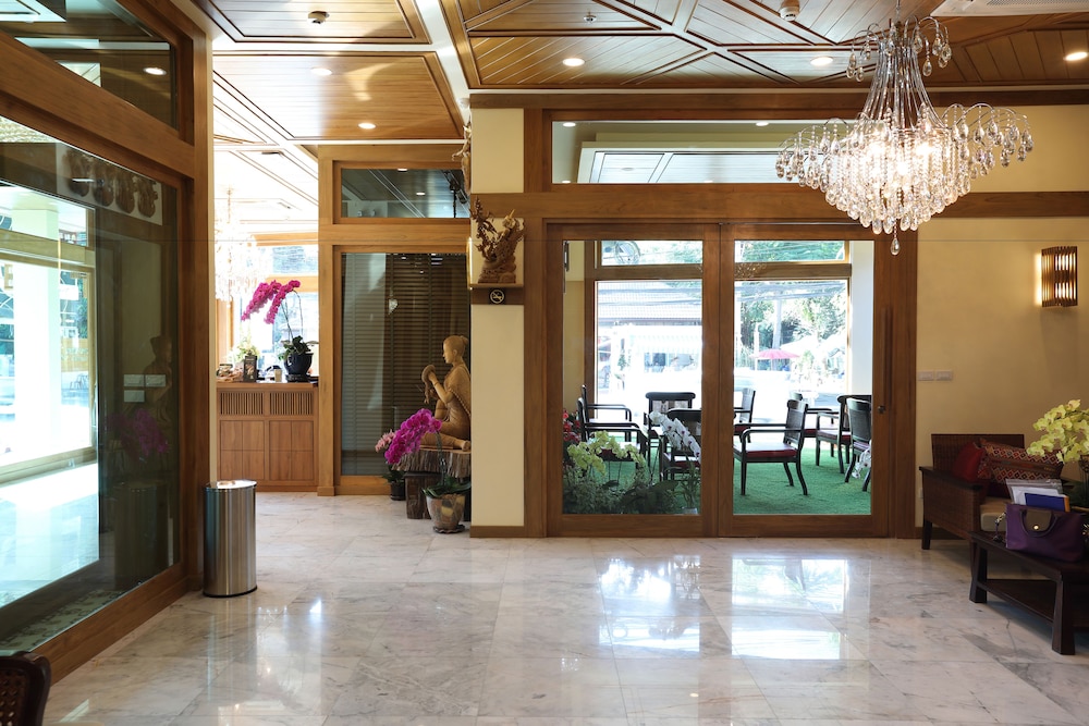 Peak Nimman Prestige Hotel 12/68