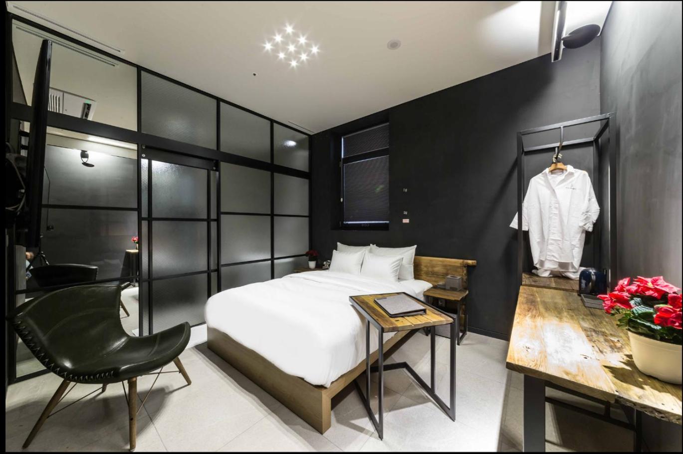 Hotel The Artist Dongseon 27/94