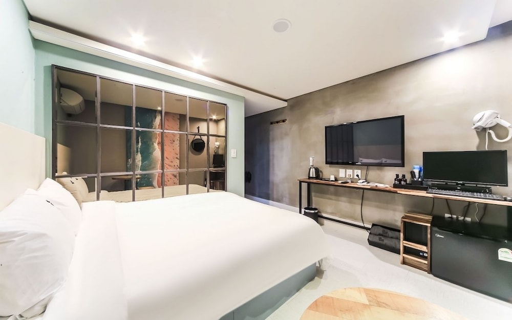 DELUXE, DOUBLE BED