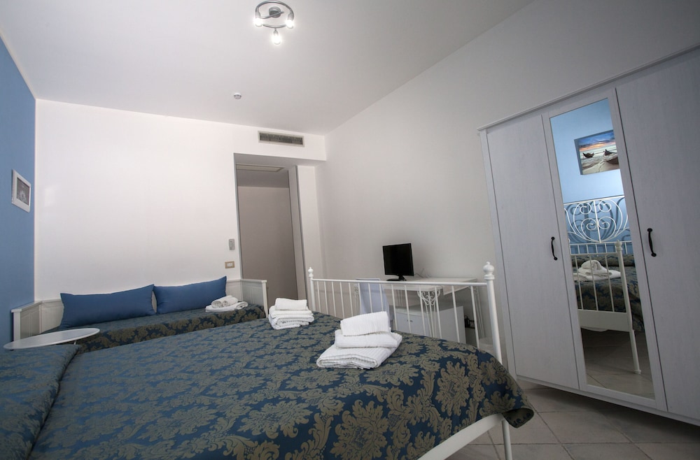 ROOM, TRIPLE