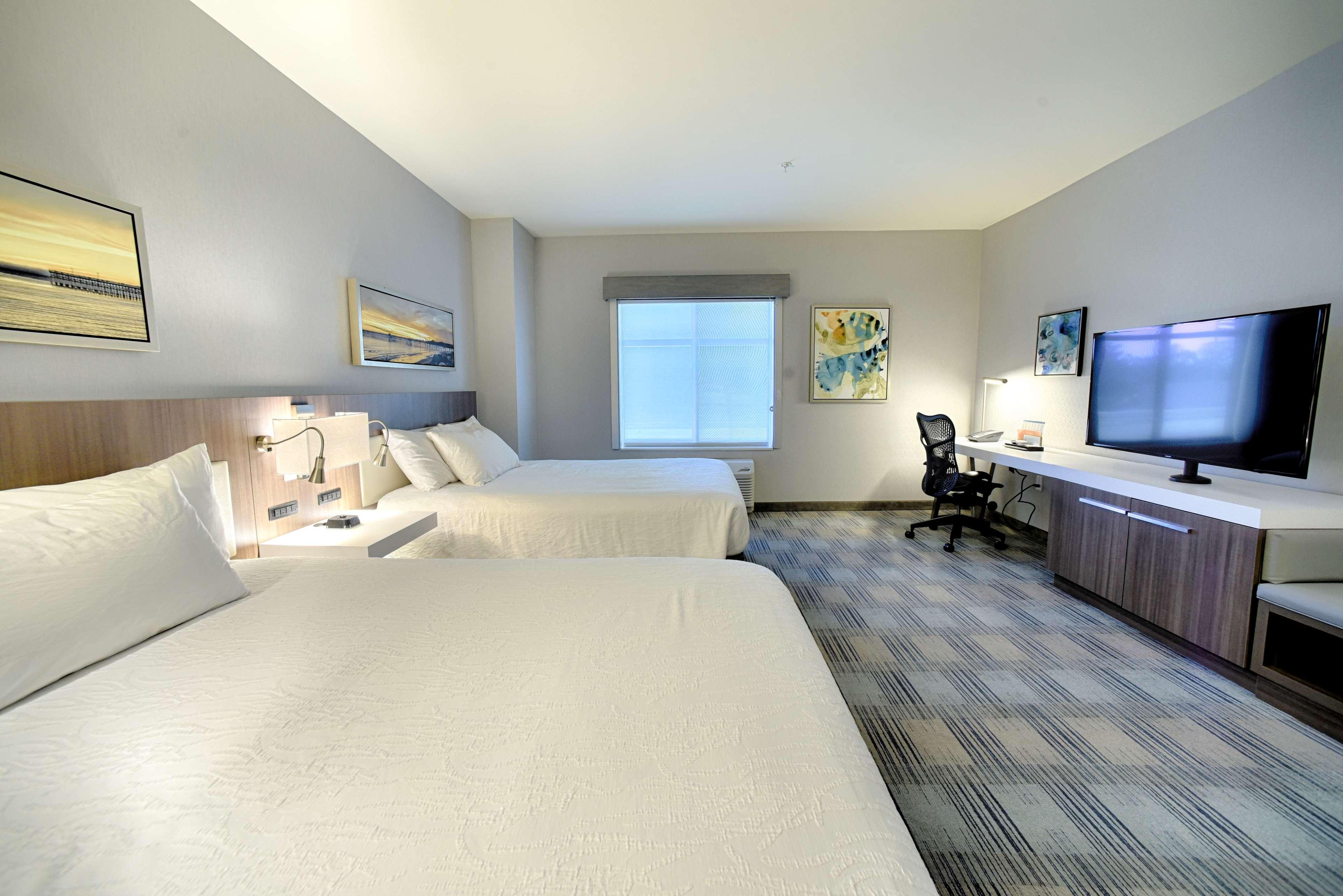 غرفة بسرير مزدوج بإطلالة على المسبح، Hilton Garden Inn Santa Barbara/Goleta 4/4
