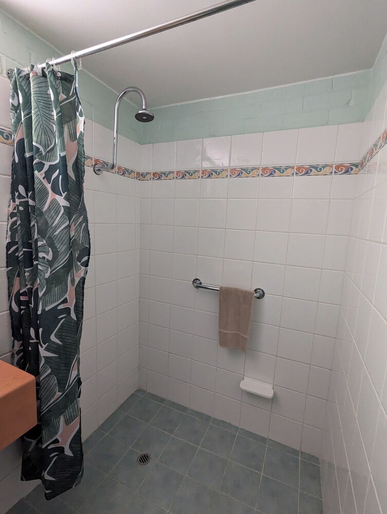 GLOUCESTER MOTEL 23/31
