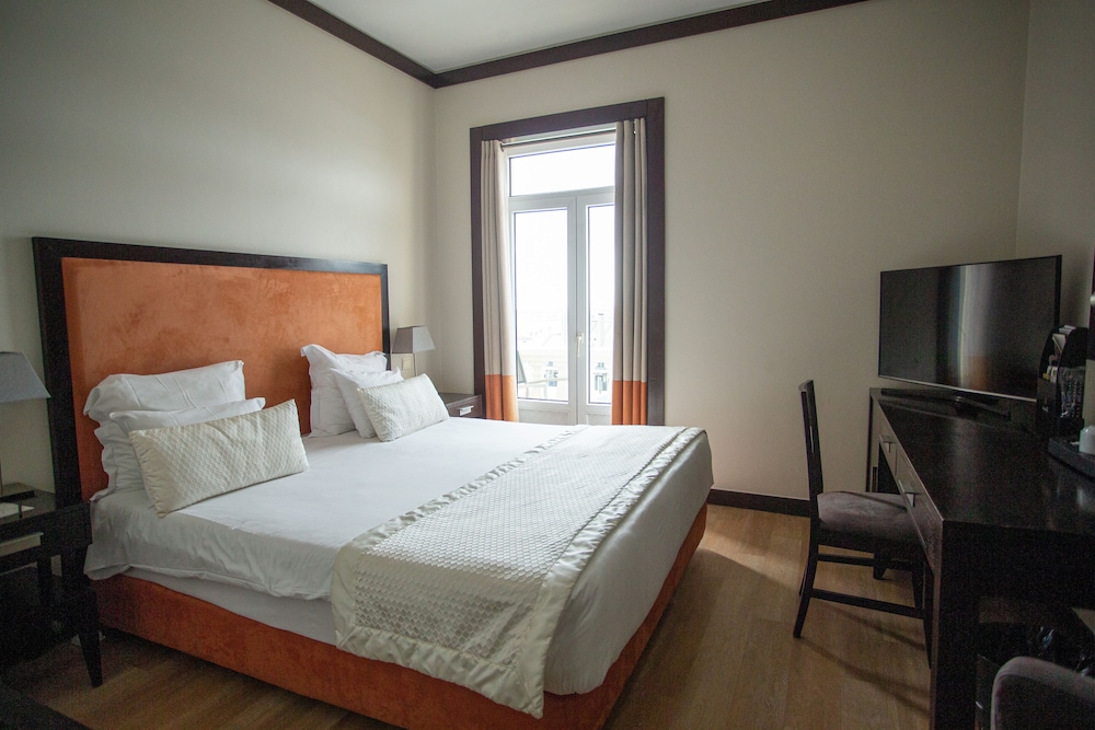 ROOM, SINGLE