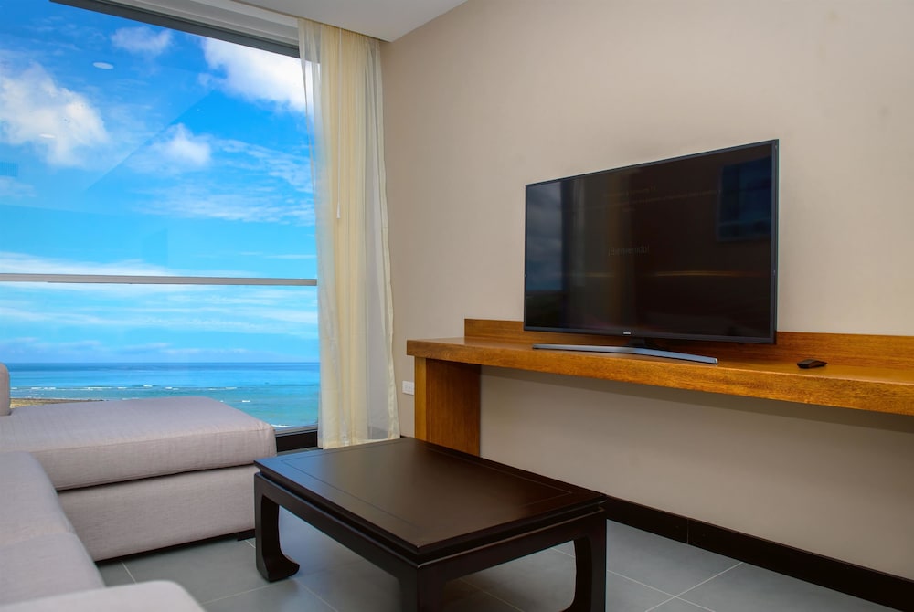 Wyndham Manta Sail Plaza Hotel and Convention Center 11/57