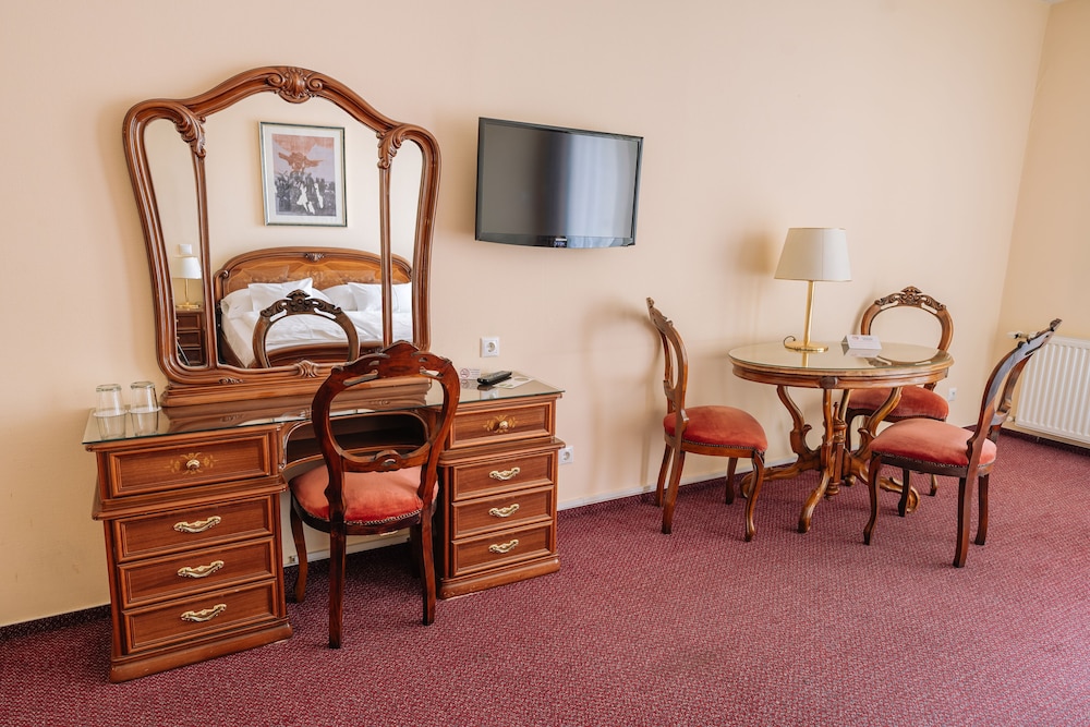Pannonia Hotel 42/50