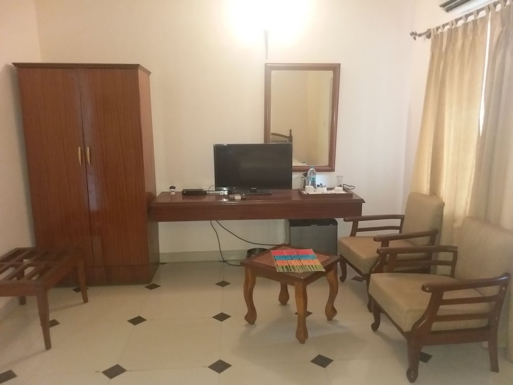 Jayamahal Palace Hotel 53/68