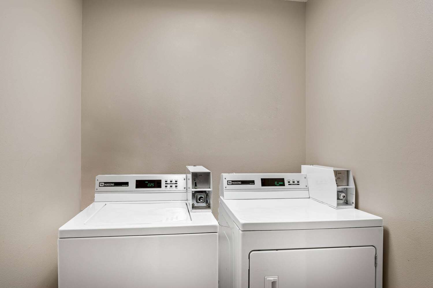 La Quinta Inn & Suites by Wyndham Hartford - Bradley Airport 42/47