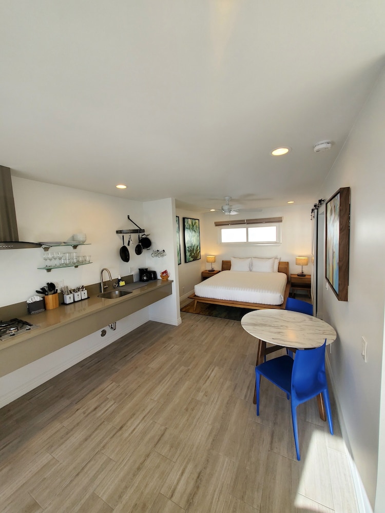 Sea Horse Resort 8/75