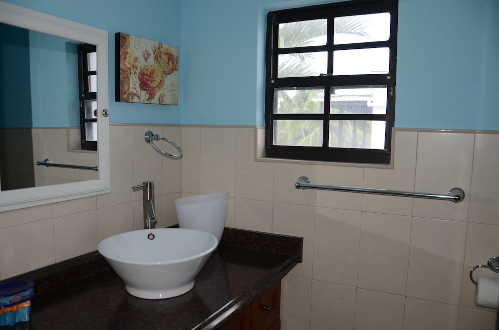 Caprice 14 Cable Beach Luxury Villa 23/24