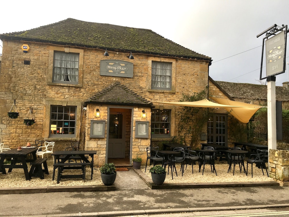 The Mousetrap Inn 2/70