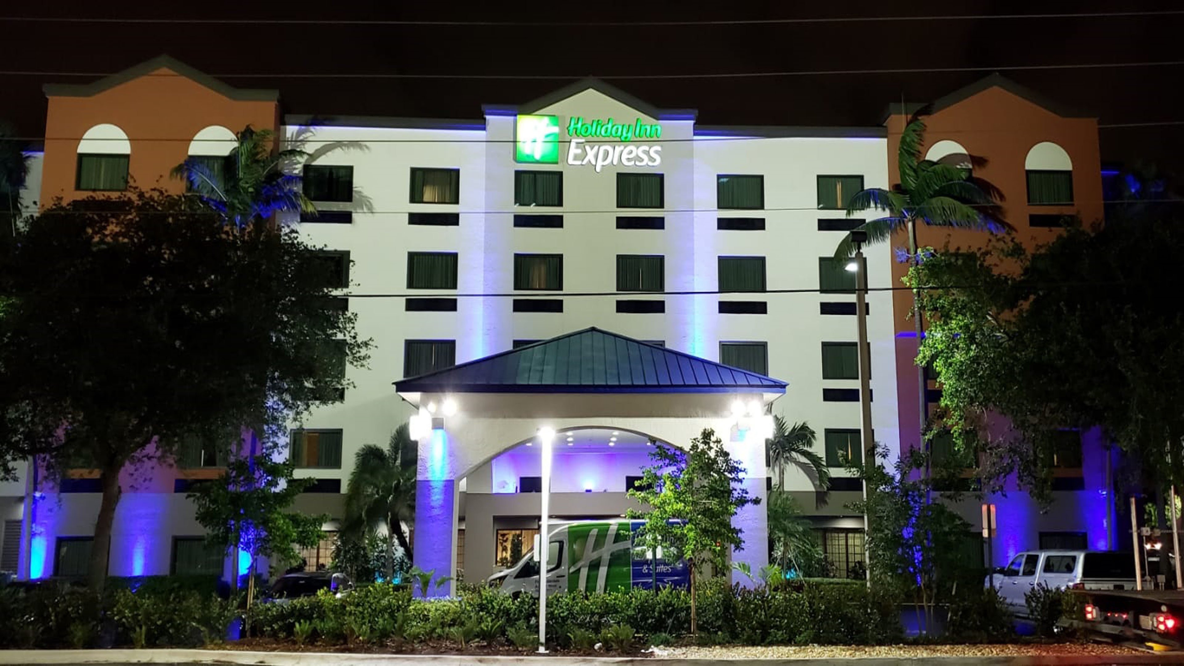 Holiday Inn Express Hotel Suites Fort Lauderdale Airport West 2/50