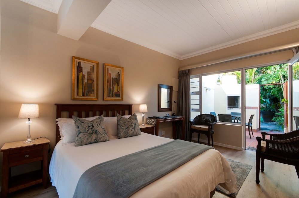 ROOM, DOUBLE BED