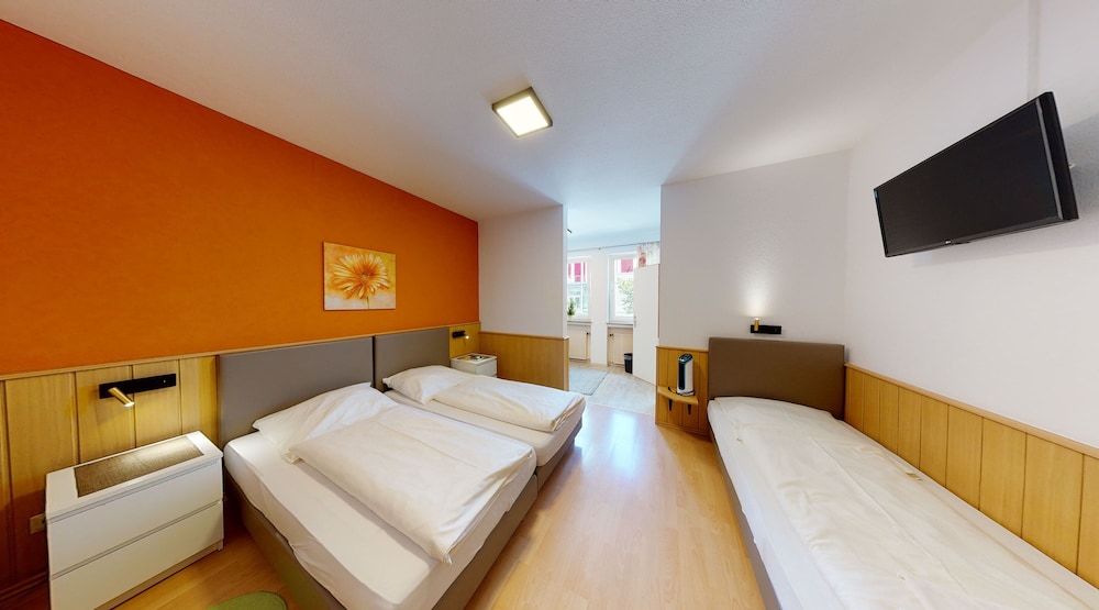 Rothenburger Hof Hotel 8/33
