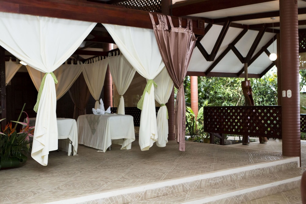 ANINGA LODGE 8/58