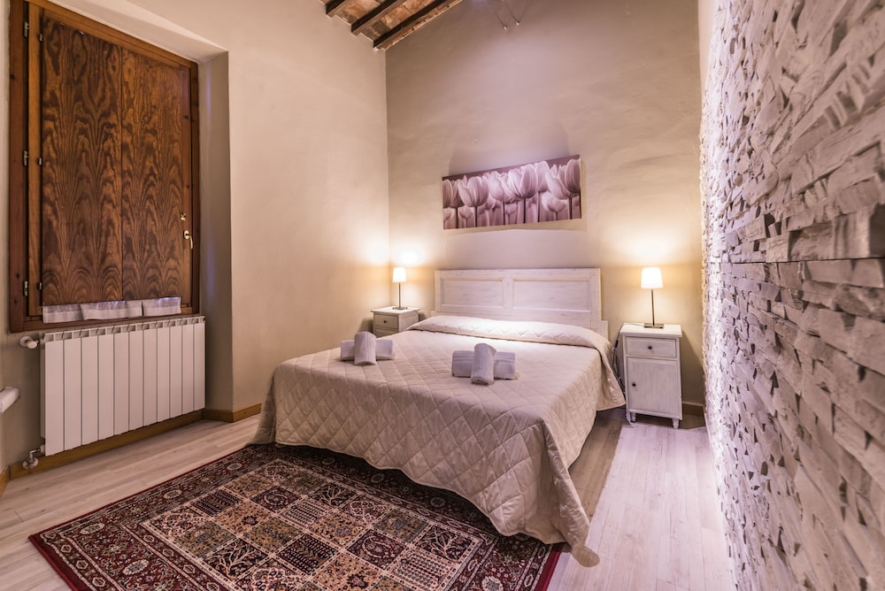 A Few Steps to The Duomo Enchanting 2BD Apt 8/19