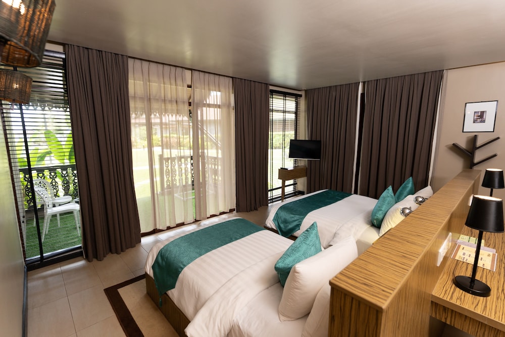 Garden Suite, 1 Queen and 1 Single Bed