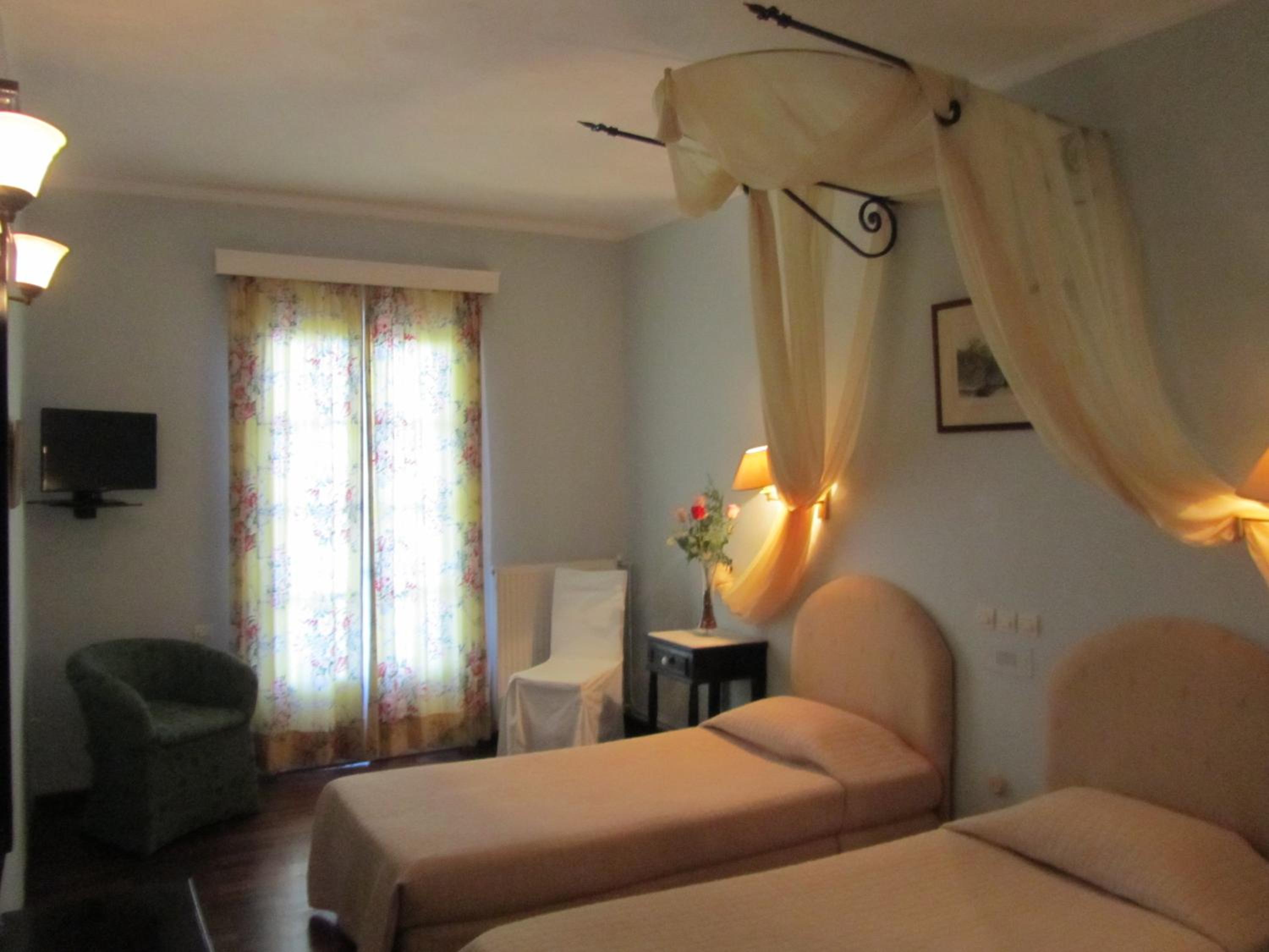 Levant Hotel 7/33