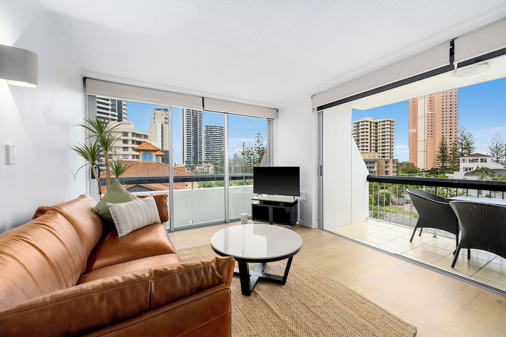 HI HO BEACH APARTMENTS 48/69