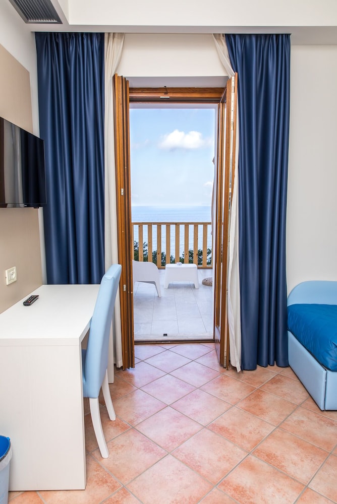 Hotel Martino 12/36