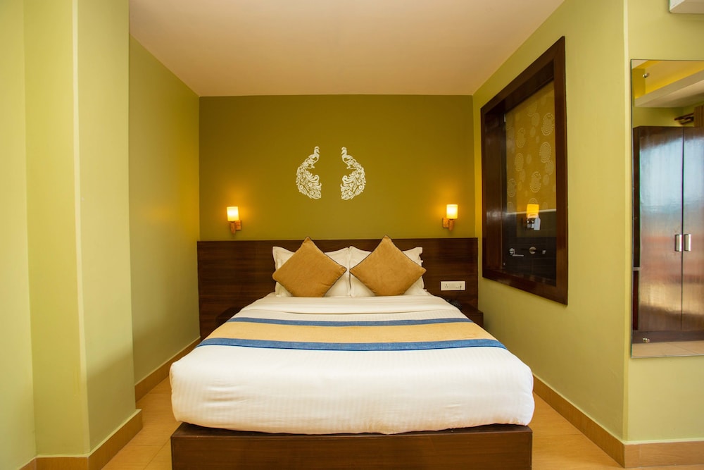 DELUXE, DOUBLE OR TWIN BED