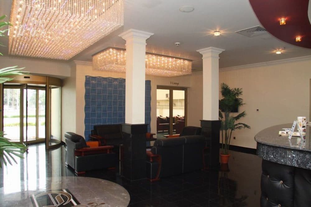 Chesney Hotel 26/35