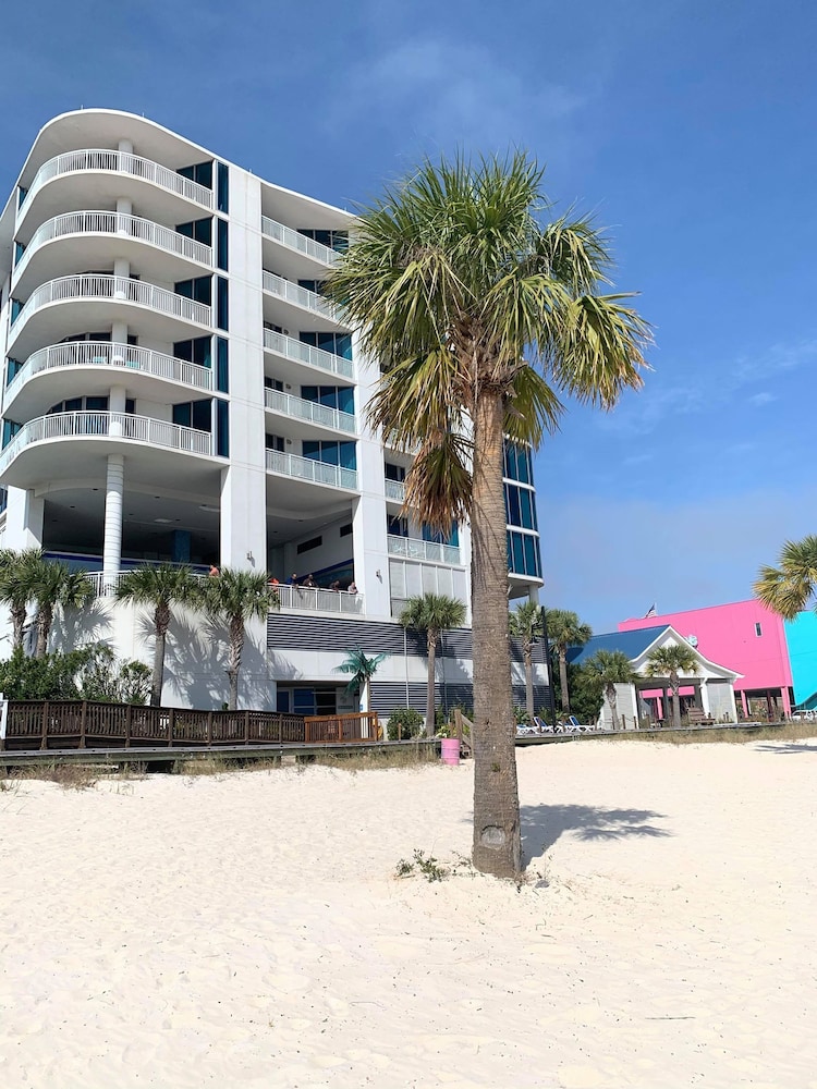 South Beach Hotel Suites 25/28