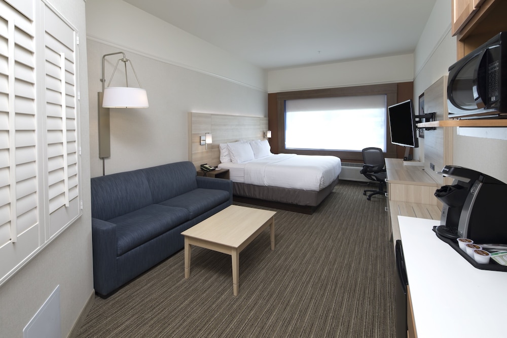 Holiday Inn Express Suites La Porte 29/44