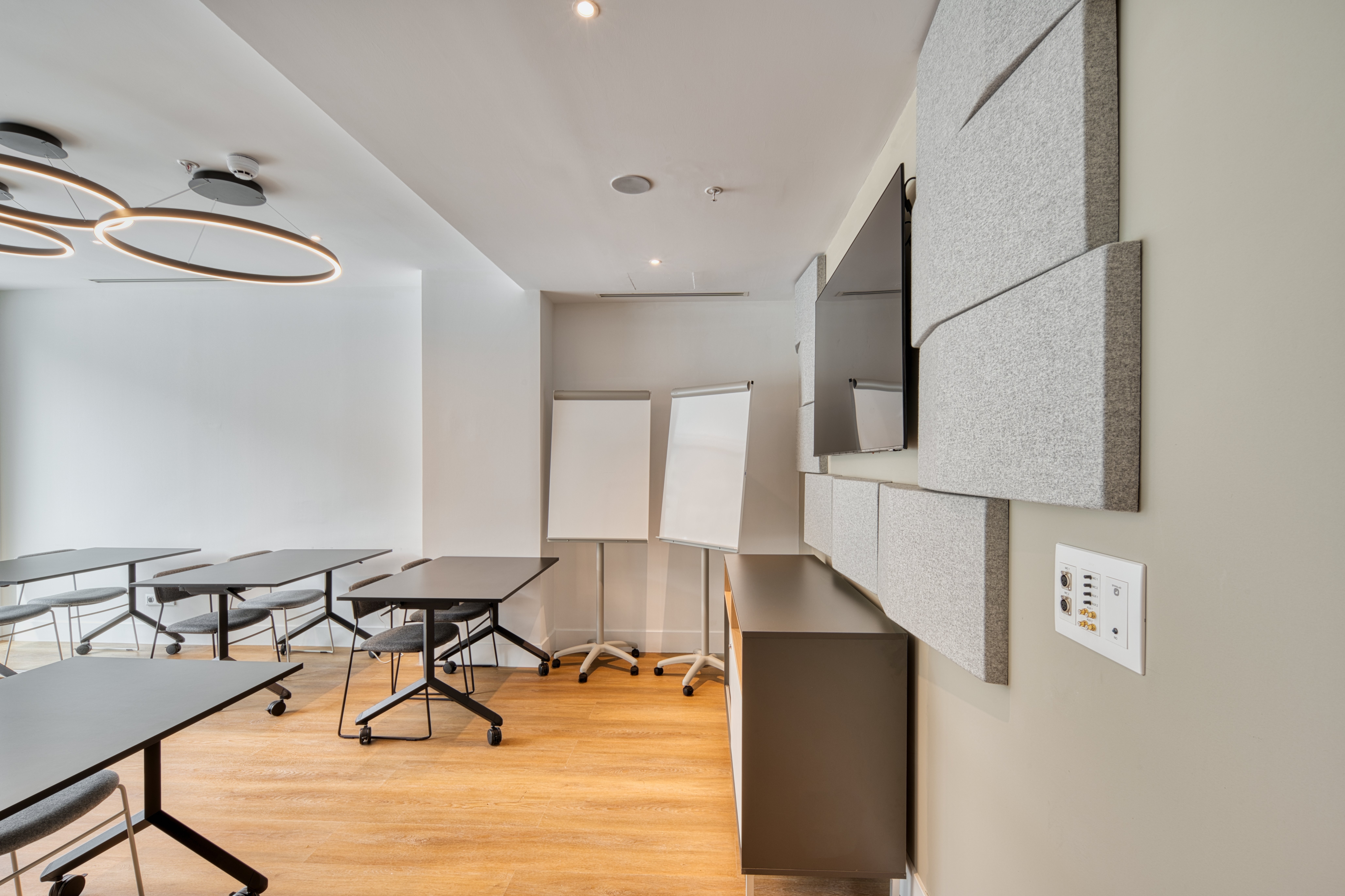 Holiday Inn Express Madrid Airport 36/40