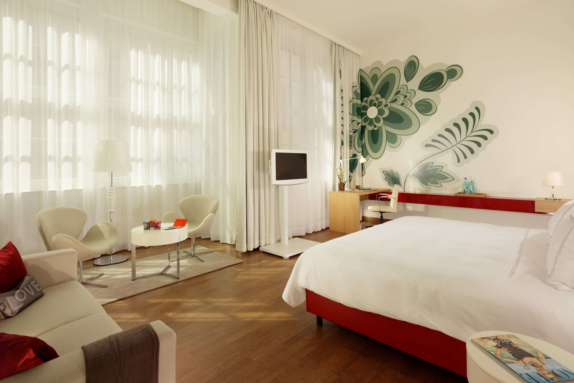 1 BEDROOM, JUNIOR SUITE, CITY VIEW