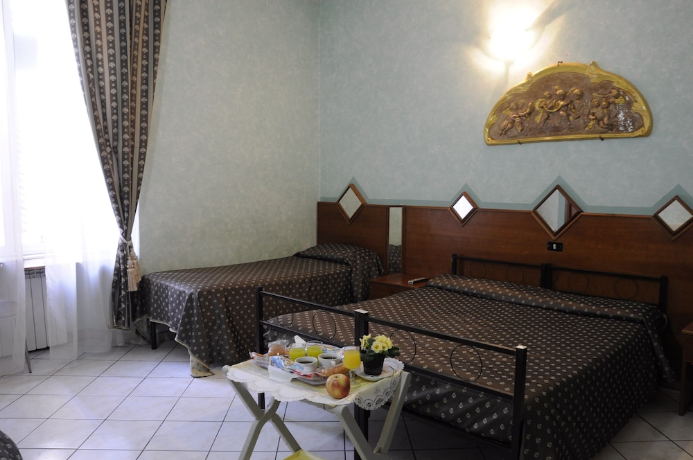 Hotel Farini 15/23