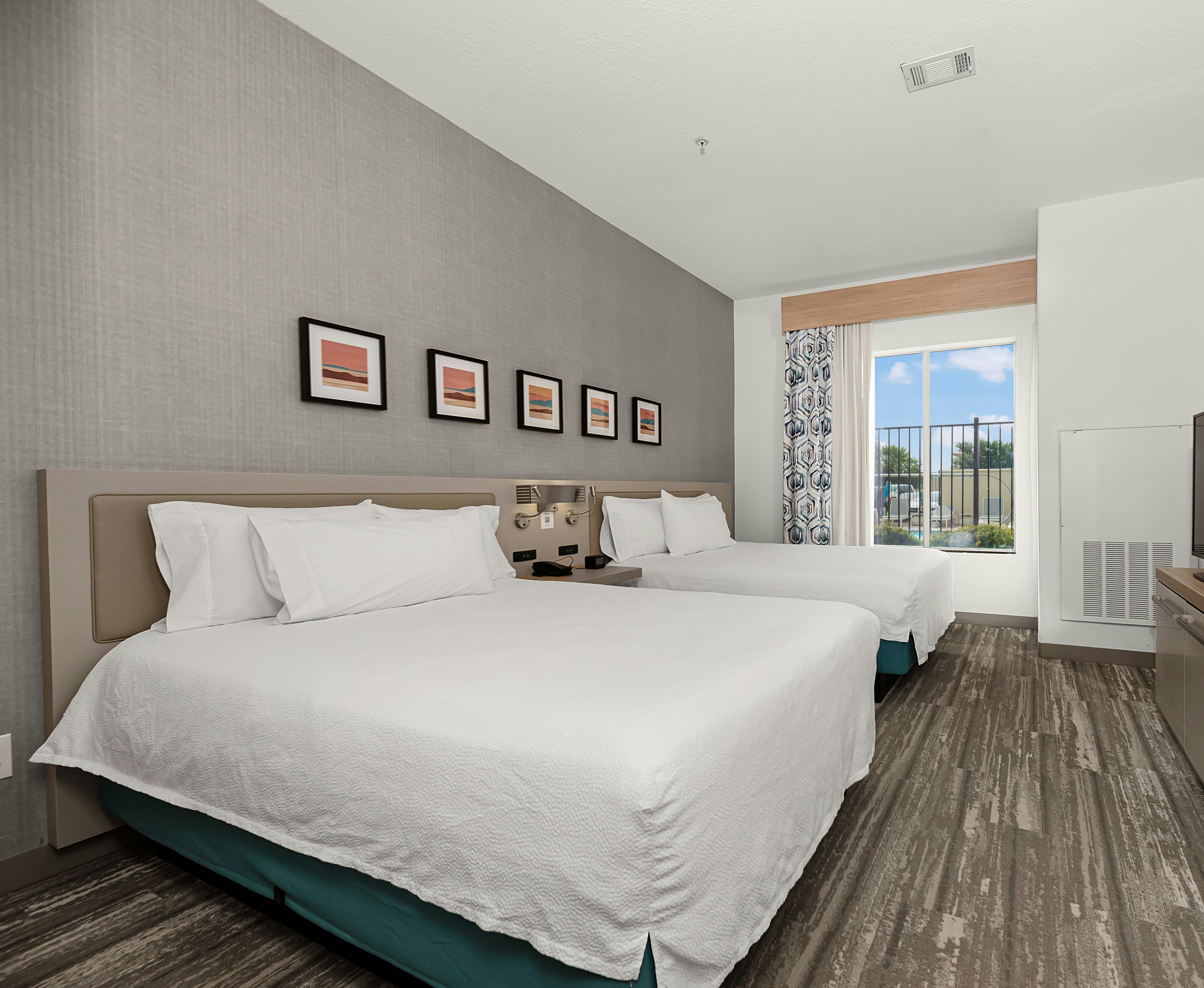 JUNIOR SUITE, 2 QUEEN BEDS, SOFA