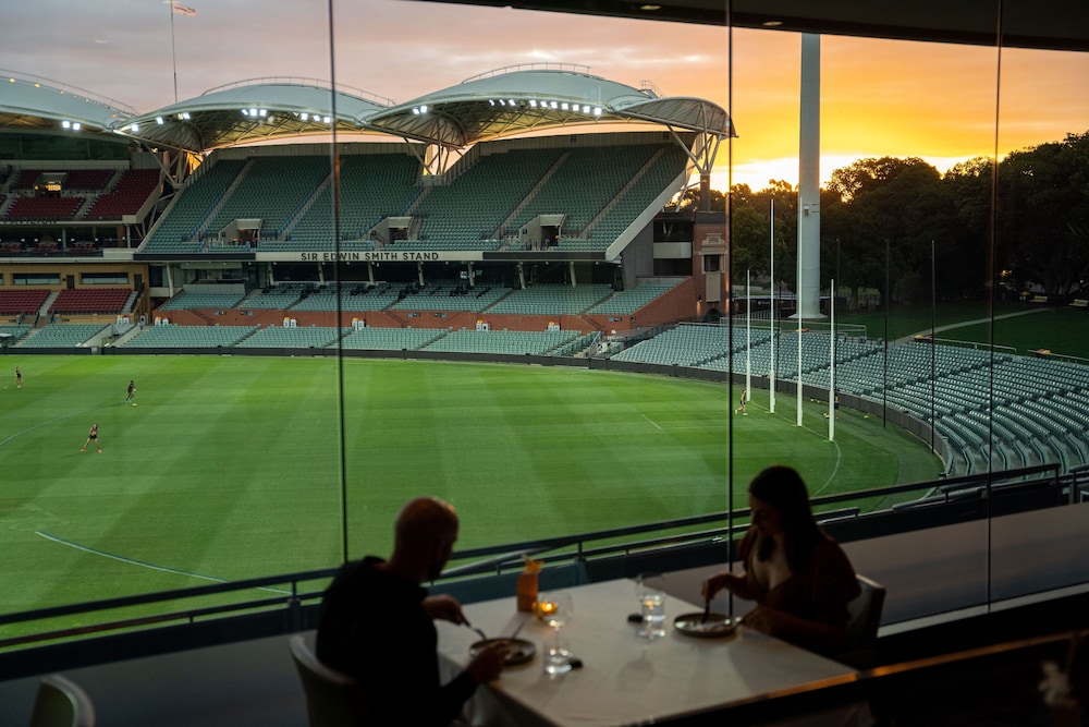 Oval Hotel Adelaide 24/50