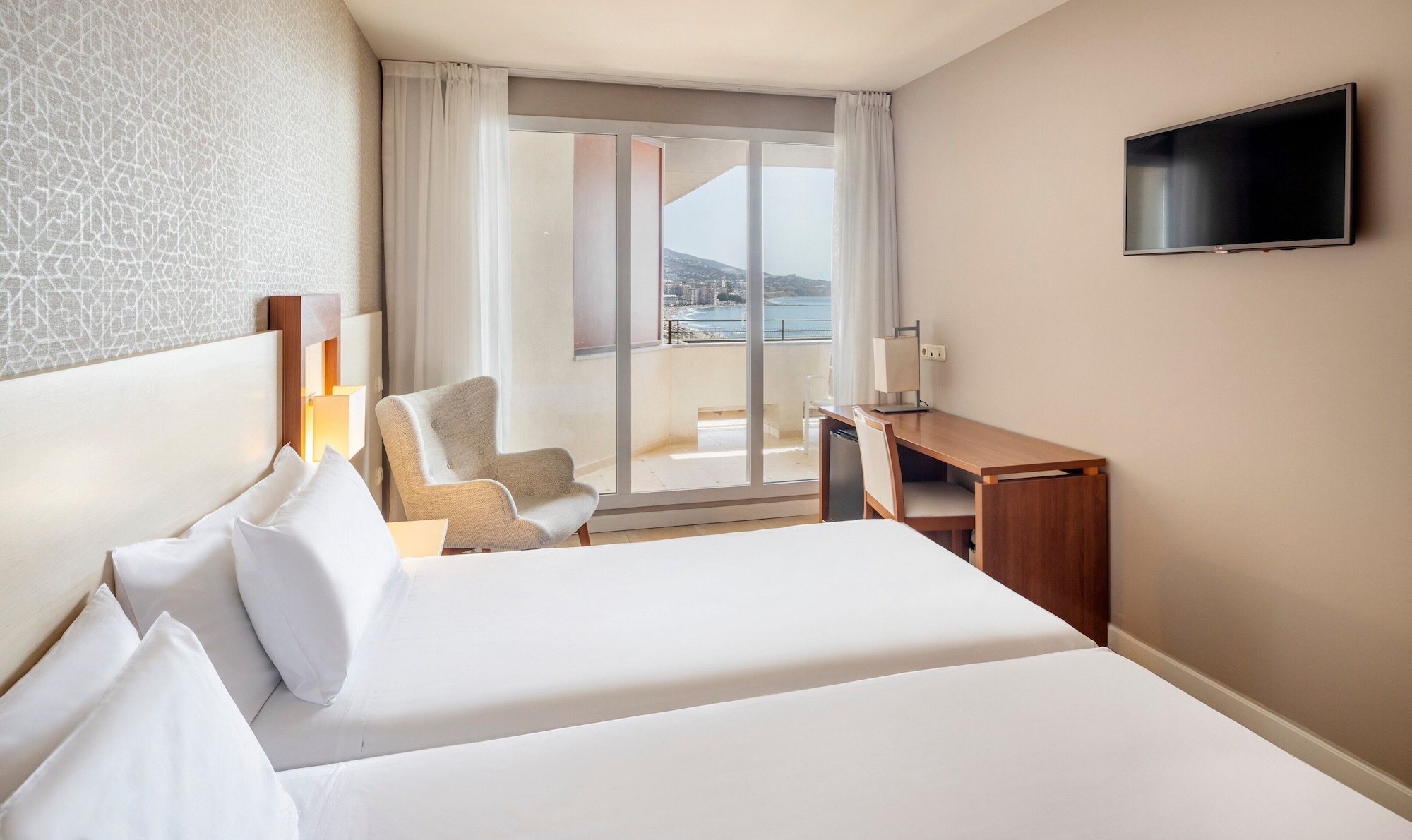 ROOM, TRIPLE, SEA VIEW