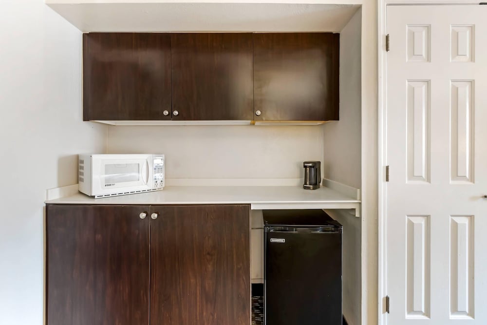 Quality Inn & Suites North Charleston Ashley Phosphate 10/50