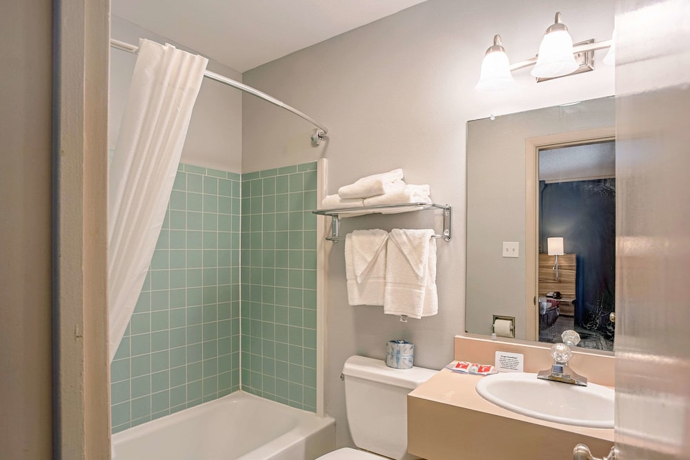Quality Inn Frontier at US Hwy 30 3/34