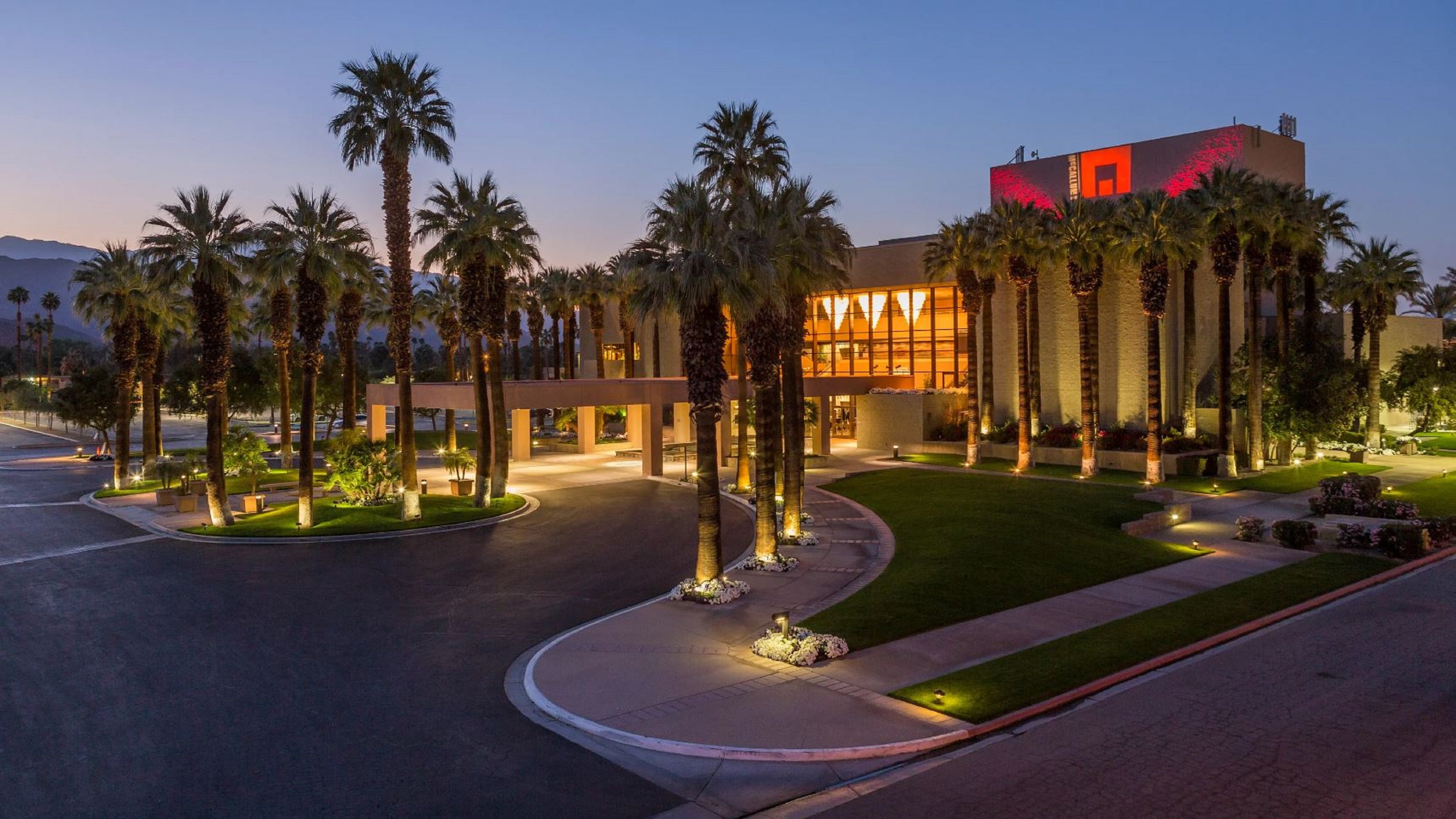 Holiday Inn Express Palm Desert 76/78
