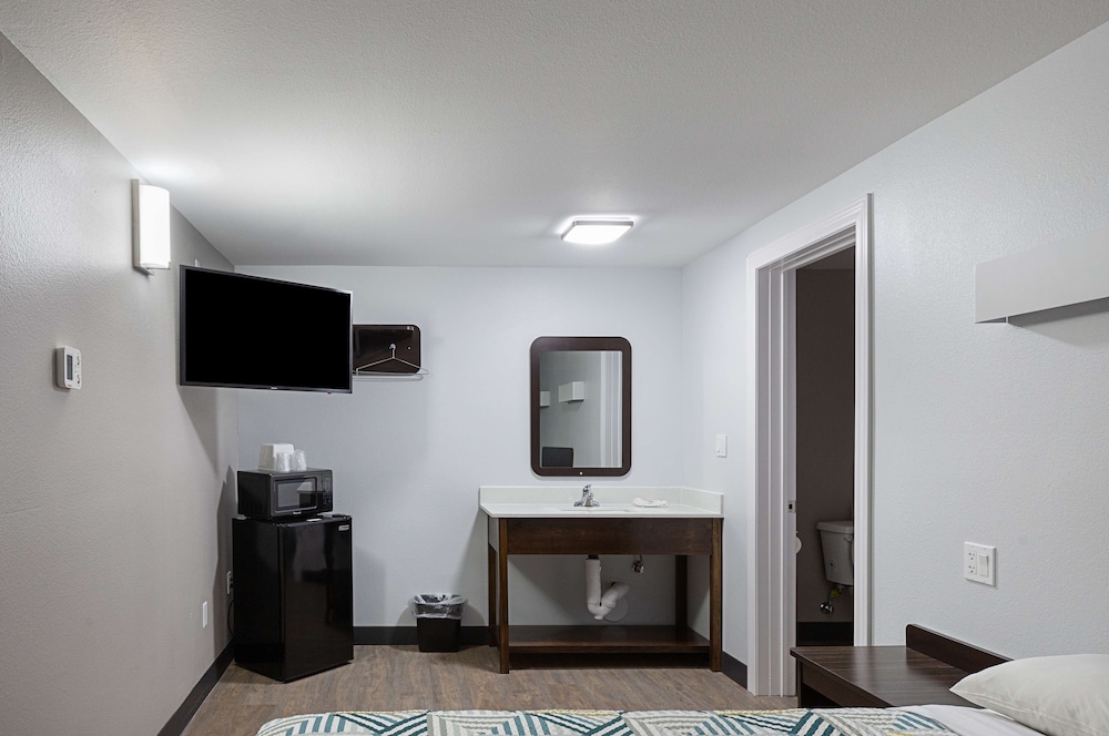 Motel6 Show Low, AZ 23/33