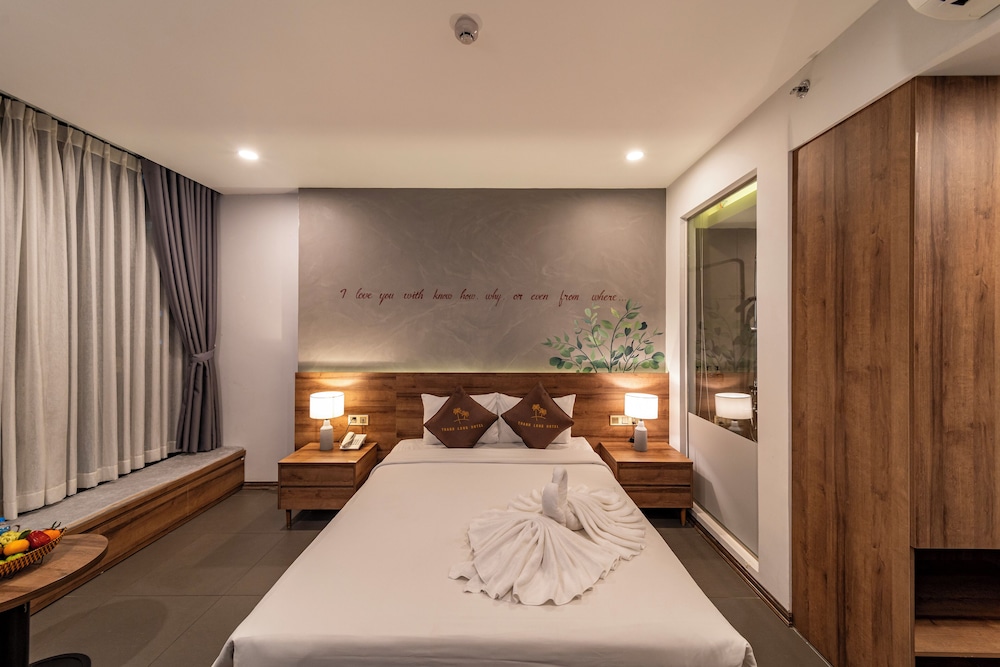 DELUXE, DOUBLE BED, CITY VIEW
