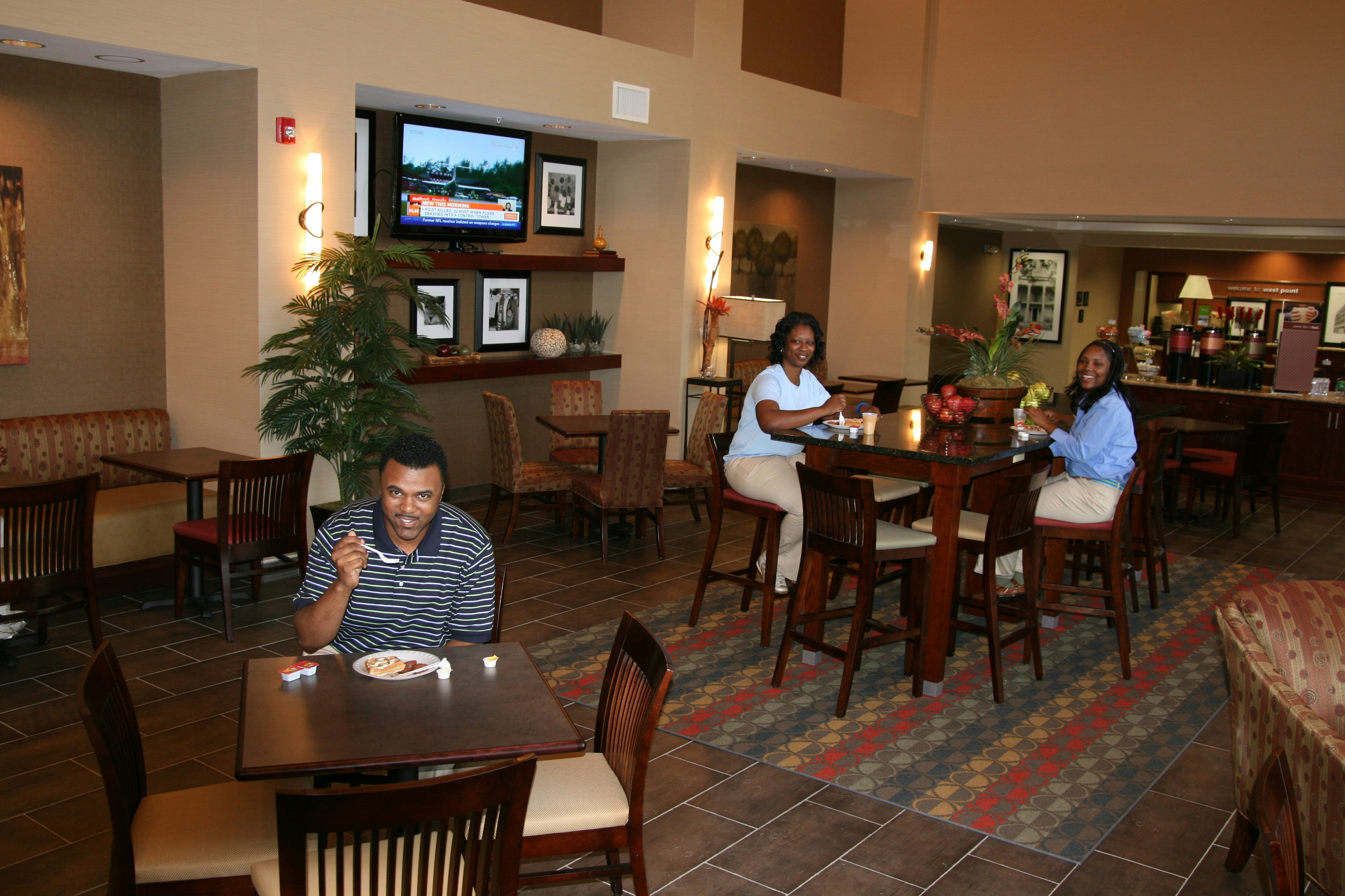 Hampton Inn Suites West Point Ms 15/26